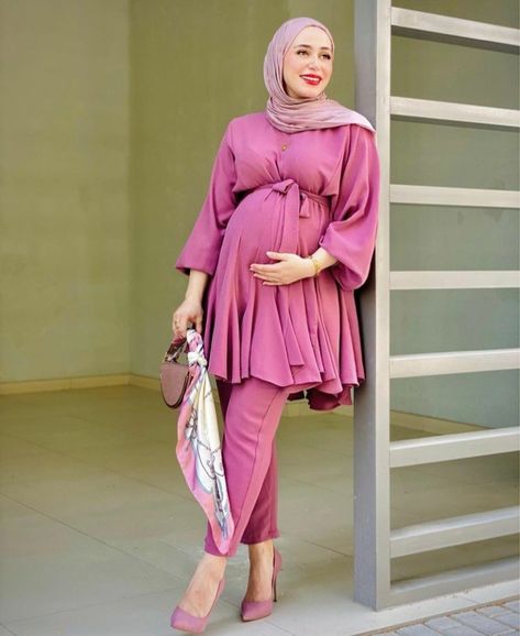 Muslimah Maternity Outfits, Cute Maternity Dresses Casual, Muslim Pregnancy Outfits, Pregnant Hijabi Outfit, Hijab Pregnancy Outfits, Pregnancy Outfits Hijab, Modest Pregnancy Outfits, Ootd Pose, Dress For Pregnant Women