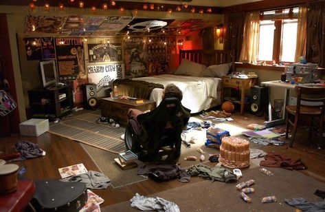 Bedroom 90s, Maximalism Room, Movie Bedroom, Messy Bedroom, Shia Labeouf, Teenager's Room, Messy Room, Gamer Room, Studio Decor