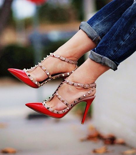 Valentino Rockstud Pumps in Red with Jeans Valentino Rockstud Pumps, Special Style, High Heels Boots, Awesome Shoes, Red High Heels, Elegante Casual, Valentino Rockstud, Valentino Shoes, Red High