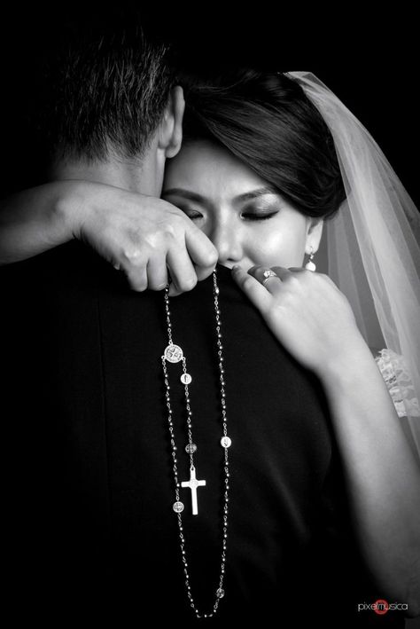 Church Wedding Photos, Pic Poses, Marriage Vows, Wedding Pic, Pics Inspo, Catholic Wedding, Future Wedding Plans, Bridal Portrait, Christian Wedding