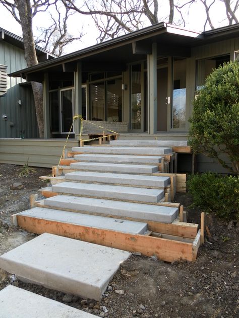 Floating concrete steps sitting in forms are sitting upon a 2' footer that supports the steps from the middle.  www.onespecialty.com Floating Concrete Steps, Outside Stairs, Garden Stairs, Exterior Stairs, Concrete Stairs, Outdoor Steps, Floating Stairs, Deck Stairs, Porch Steps