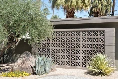 Breeze Block Wall, Screen Block, Mid Century Exterior, Detail Arsitektur, Breeze Blocks, Block Wall, Concrete Decor, Concrete Blocks, Fence Design