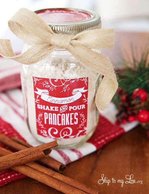 pancake jar mix Maple Syrup Gift Basket Ideas, Pancakes In A Jar, Pancake Mix In A Jar, Cinnamon Shake, Mason Jar Mixes, Jar Mixes, Homemade Pancake Mix, Mix In A Jar, Jar Recipes