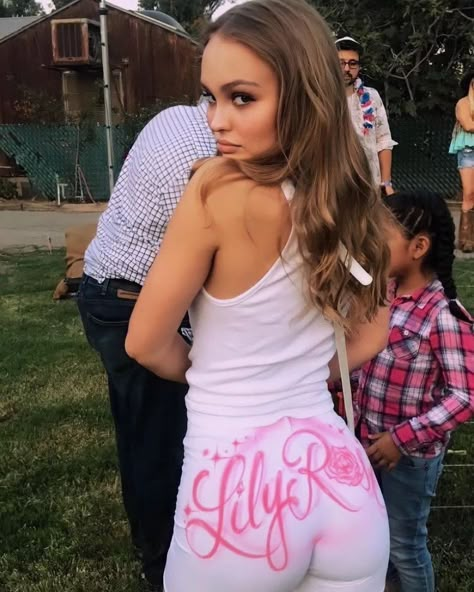 Literature Tumblr, Lily Depp, Rose Depp, Love Lily, Belle Rose, Foto Poses, The Embrace, Lily Rose Depp, Lily Rose