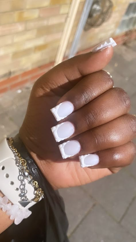 Shorties Nails Simple, Short Square Neon Nails, Short Stiletto Acrylic Nails, Nails Shorties, Short White Nails, Shiny Nails Designs, Tapered Square Nails, Curved Nails, Acrylic Nail Set