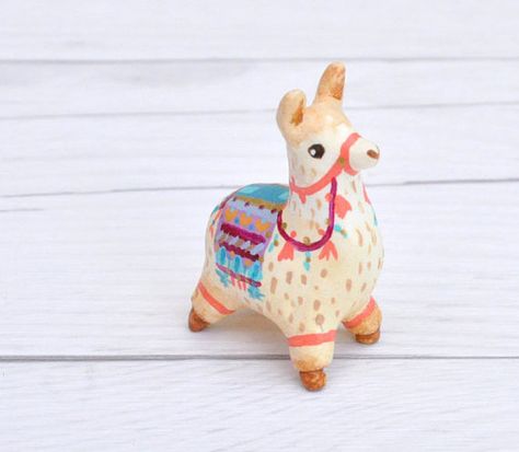 Polymer Clay Small Figures, Polymer Clay Miniatures Diy, Cute Clay Figures, Ceramica Ideas, Sculpture Animal, Figurine Sculpture, Fimo Polymer Clay, Miniature Figurine, Animal Totem