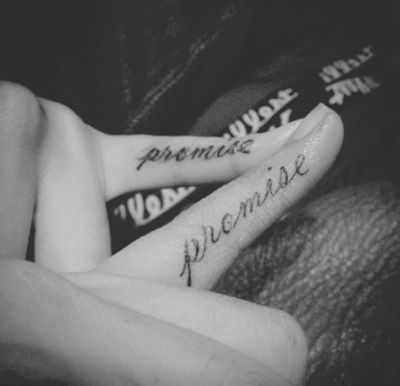 his and her tattoos | his & her tattoo; so cute Pinky Promise Tattoo, Him And Her Tattoos, Mangas Tattoo, Promise Tattoo, Best Couple Tattoos, Kunst Tattoos, Couples Tattoo Designs, Matching Couple Tattoos, Art Couple