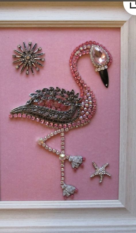 Flamingo Jewelry Art, Rooster Jewelry Art, Butterfly Made From Old Jewelry, Vintage Jewellery Crafts, Flamingo Crafts, Beaded Pictures, Vintage Jewelry Art Angel, Shard Art, Repurpose Jewelry