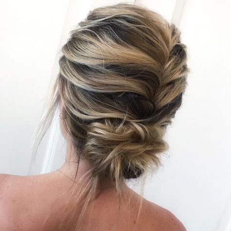 50 Wonderful Updos for Medium Hair to Inspire New Looks - Hair Adviser Updo Casual, Loose French Braids, Loose Updo, Teased Hair, Bun Updo, Loose Braids, Messy Buns, Up Dos For Medium Hair, Updos For Medium Length Hair