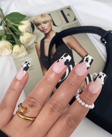 Cow print nails have seen a rise in popularity ever since Kendall Jenner and Ariana Grande first debuted them years ago. At first, this style of doing French tip nails may have seemed like a fad, but now, we can confirm that they’re here to stay. Cow Print Nails, Uñas Aesthetic, Nails Brown, Cow Nails, Printable Ideas, Brown Cow, Nails Tips, Print Nails, Acrylic Coffin