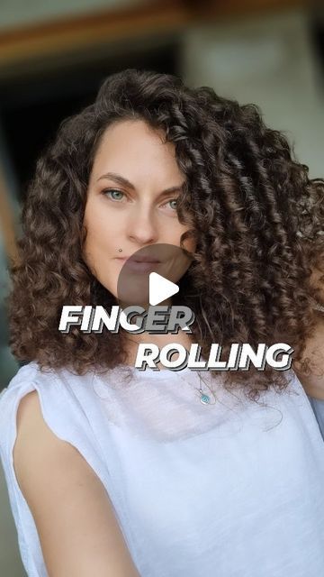 Finger Curls Natural Hair, Curly Styling, 3b Hair, Finger Curls, How To Roll, Colored Hair Tips, Curly Girl Method, Short Hair Tutorial, Defined Curls