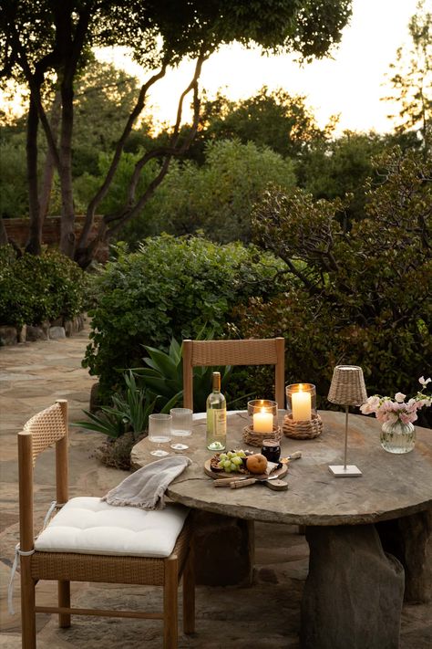 McGee & Co. Outdoor | The Small Details - Studio McGee Outdoor Tablescapes, Outdoor Table Lamp, Casa Exterior, Foto Tips, Backyard Inspo, Outdoor Table Lamps, Studio Mcgee, Outdoor Dining Chairs, Outdoor Design