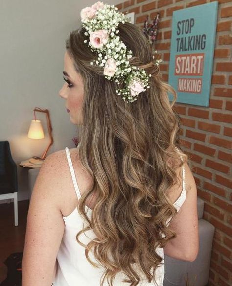 Simple Bridal Half Updo With A Flower Crown Half Up Wedding Hair, Flower Crown Hairstyle, Simple Wedding Hairstyles, Best Wedding Hairstyles, Hairstyles Updo, Half Updo, Wedding Hairstyles Half Up Half Down, Wedding Hair Flowers, Wedding Hair Down