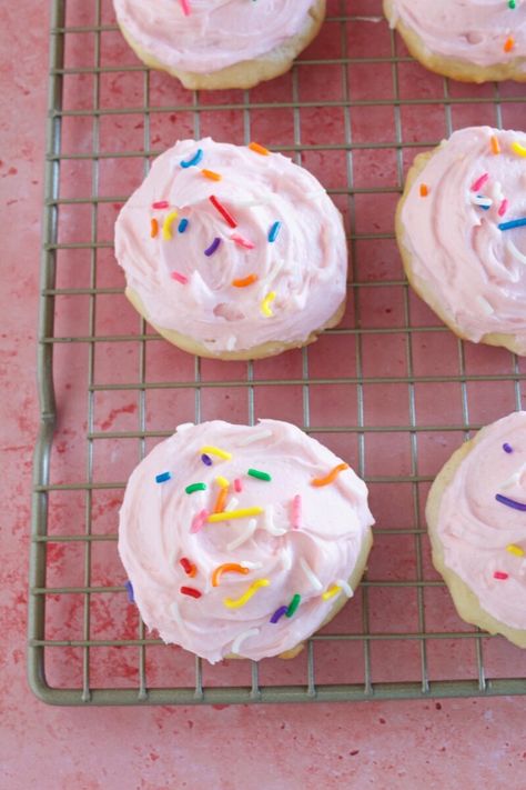 Old Fashioned Sour Cream Sugar Cookies - My Country Table % Old Fashioned Sugar Cookies, My Country Table, Amish Sugar Cookies, Sweety Pie, Sour Cream Cookies, Sour Cream Sugar Cookies, Cream Cookies, Country Table, Vanilla Buttercream Frosting