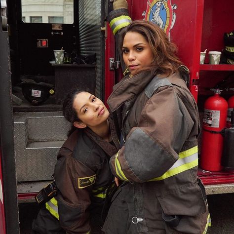 Stella Kidd & Gabby Dawson Chicago Fire Casey, Gabby Dawson, Fire Bts, Chicago Fire Dawsey, Chicago Crossover, Monica Raymund, Taylor Kinney Chicago Fire, Chicago Justice, Chicago Fire Department