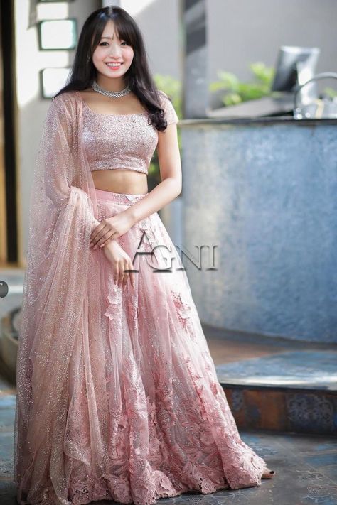 Pink Lahenga Ideas, Pink Gowns Indian, Pink Lehenga For Bridesmaid, Lehnga For Engagement Bride, Jewellery For Lehenga Simple, Light Pink Lehenga Jewellery Ideas, Jewellery For Pink Lehenga, Lehenga Net Blouse Designs, Pink Lehnga Dress