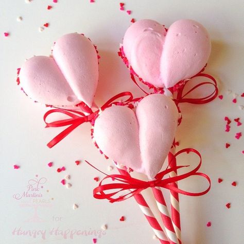 Chocolate might reign supreme as the sweet choice for Valentine's Day but if something lighter tickles your fancy, then these Meringue Heart Cookie Pops... Meringue Pavlova, Mini Pavlova, Heart Cookie, Edible Crafts, Heart Shaped Cookies, Cookie Pops, Valentines Day Food, Pink Martini, Valentines Day Cookies