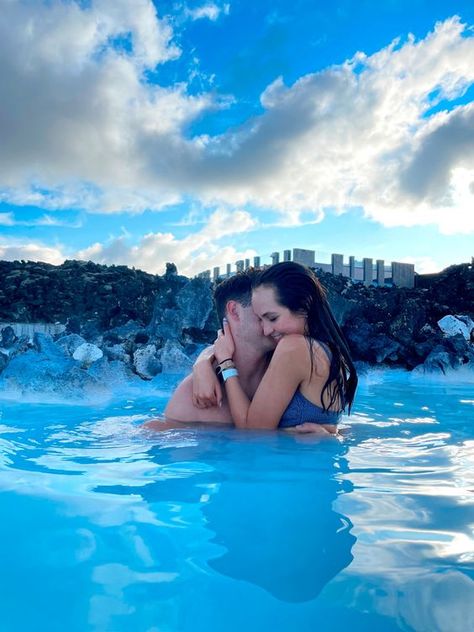 💦💕Love Story Through Pictures Cute Couple Swimming Pool Pictures, Water Park Couple Pictures, Travel Couple Pictures, Romantic Photos Aesthetic, Bath Couple, Romantic Scenes Relationships, Pool Photoshoot, Couple Pose Ideas, Swimming Pool Pictures