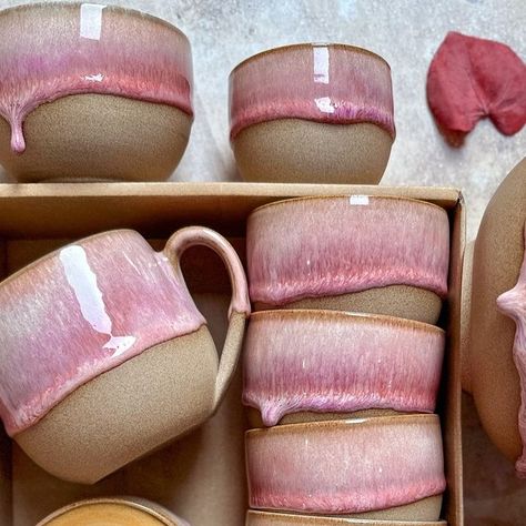 Colorful Pottery, Pretty Mugs, Cup Ceramic, Tea Sets Vintage, Cappuccino Cups, Diy Cups, Glaze Ceramics, Pottery Glazes, Cute Clay