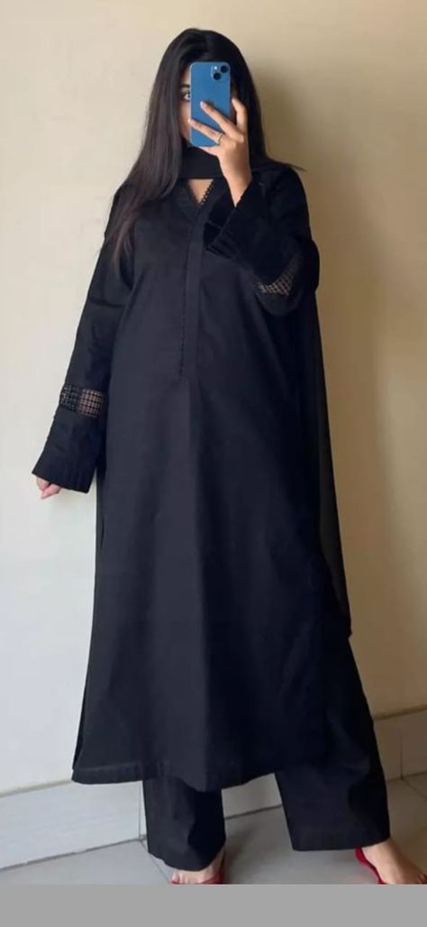 Plain Black Shalwar Kameez Women, Pakistani Dresses Casual Black, Simple Traditional Outfits Indian Kurti, Pakistani Pattern Design, Simple Black Shalwar Kameez, Black Dress Outfit Pakistani, Black Pakistani Suit Simple, Simple Black Dress Casual Pakistani, Simple Kamiz Design