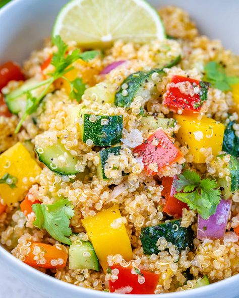 Mango Quinoa Chopped Salad Quinoa Mango Salad Recipes, Mango Quinoa Salad, Mango Quinoa, 400 Calorie Meals, Chicken Caprese, Quinoa Dishes, Clean Food Crush, Mango Salad, Food Crush