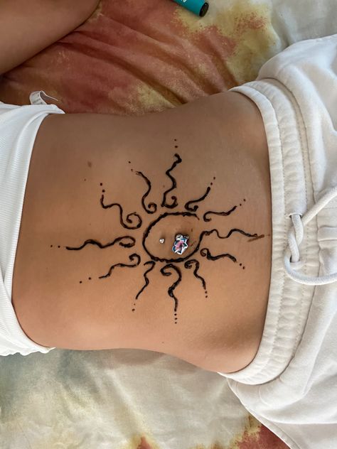 Henna Tattoo Designs Chest, Henna On Chest, Chest Henna, Tattoo Designs Chest, Cute Henna Tattoos, Henna Inspiration, Henna Inspo, Cute Henna, Cute Tiny Tattoos