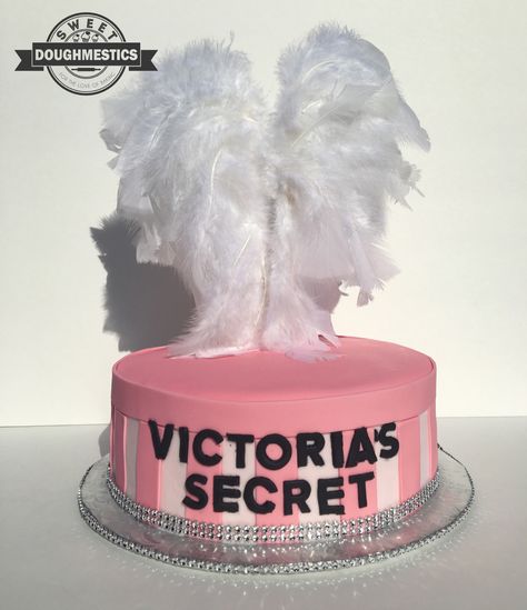 Victoria Secrets Wing Cake by Sweet Doughmestics 17th Cake, Victoria Secret Cake, Victoria Secret Wings, 14th Birthday Party Ideas, 21st Ideas, Sweet Sixteen Birthday Party Ideas, Sweet Sixteen Birthday, Pinterest Ideas, Dream Cake