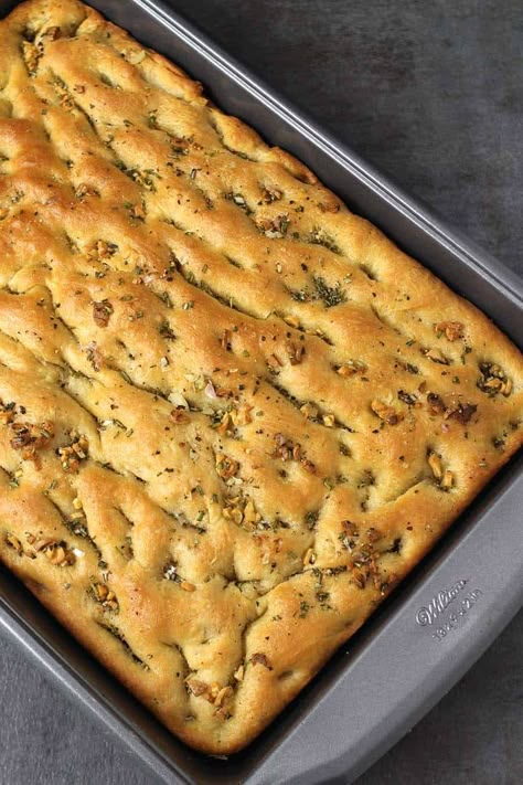 How to make Italian Rosemary Garlic Focaccia Bread, #christmasbread #holidaybaking #keto #pesto #pizzabianca #sourdough Rosemary Foccacia Bread, Italian Buffet Ideas, Garlic Focaccia Bread, Rosemary Foccacia, Life Skills Cooking, Keto Pesto, Italian Bread Recipe, Garlic Focaccia, Italian Bread Recipes