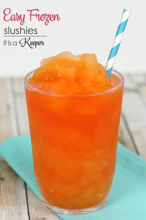 Easy Frozen Slushies Slushie Recipe, Vanilla Milkshake, Cocktail And Mocktail, Easy Drink Recipes, Fun Easy Recipes, Frozen Treat, Mocktail Recipe, Kool Aid, World Recipes