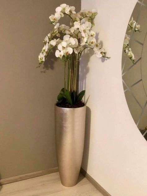 Tall Vases Decor Living Room, Floor Vases Decor Tall, Large Floor Vases Decor Ideas, Large Floor Vase Decor, Tall Vase Decorating Ideas, Floor Vases Decor, Diy Candelabra, Vases Decor Living Room, Tall Vase Decor