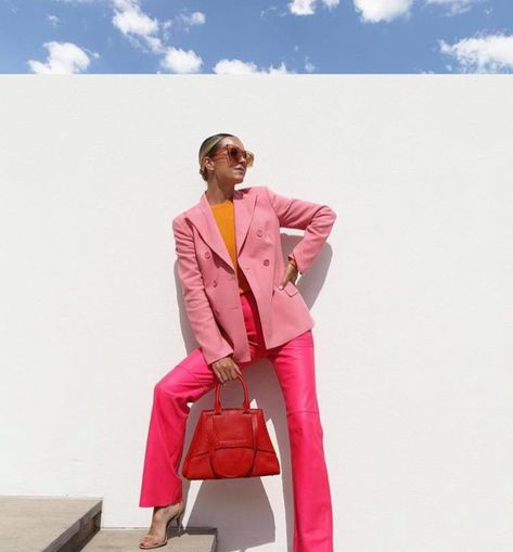 Neon Pink Pants, Pink Pants Outfit, Light Pink Blazers, Hot Pink Blazers, Look Office, Look Rose, Atlantic Pacific, Color Blocking Outfits, Neon Outfits