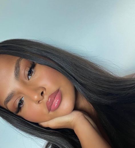 Bombshell Hair, Makeup For Black Skin, Dewy Makeup, Face Beat, Cute Makeup Looks, Glamour Makeup, Day Makeup, Natural Makeup Looks, Flawless Makeup