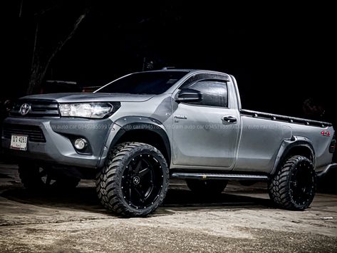 Hilux 4x4, Toyota Suv, Fast Sports Cars, Ford 4x4, Toyota 4x4, Toyota Trucks, 4x4 Trucks, Toyota Hilux, Truck Lights