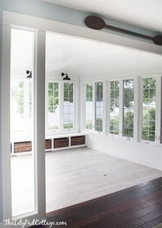 Window Bench Seat With Storage, Low Seating Living Room, Modern Farmhouse Sunroom, White Sunroom, Farmhouse Sunroom, Floor Seating Living Room, Window Seat Kitchen, Bench Seating Kitchen, Corner Seating