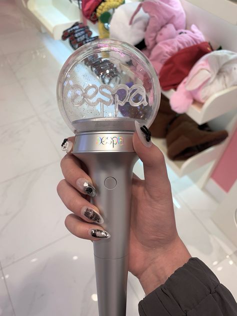 #aespa lightstick Gidle Lightstick, Ive Lightstick, Aespa Lightstick, Aespa Merch, Lightsticks Kpop, Kpop Wishlist, Aespa Aesthetic, Kpop Lightsticks, Toploader Deco