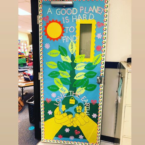 Earth Day #earthday #doordecor #doordecoration #classroomdoor Reduce Reuse Recycle Classroom Door, Earth Day Decorations Classroom, Earth Theme Classroom, Earth Day Door Decorations, Earth Day Board Decoration, Earth Day Door Decorations Classroom, Earth Day Classroom Door, Earth Day Bulletin Board Ideas, Earth Day Bulletin Board