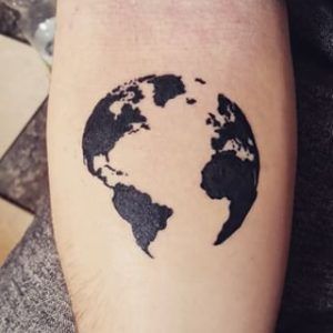 Check out these wanderlust tattoo ideas! Globe Tattoos, Tattoo Son, Wanderlust Tattoo, Map Tattoo, Earth Tattoo, Map Tattoos, Nature Tattoos, Trendy Tattoos, Kate Winslet