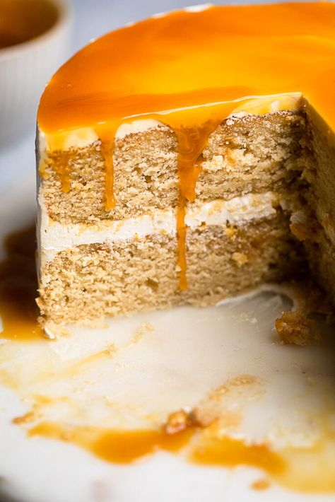 Vegan Caramel Cake Vegan Caramel Cake, Caramel Cake Frosting, Caramel Cake Filling, Dairy Free Birthday Cake, Caramel Mud Cake, Southern Caramel Cake, Mud Cake Recipes, Caramel Cake Recipe, Salted Caramel Cake