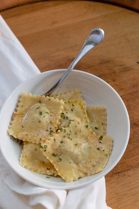 Homemade Ravioli Dough, Crab Ravioli, Brown Butter Sage Sauce, Smoked Sausage Pasta, Ravioli Filling, Pumpkin Ravioli, Brown Butter Sauce, Pasta Casera, Homemade Ravioli