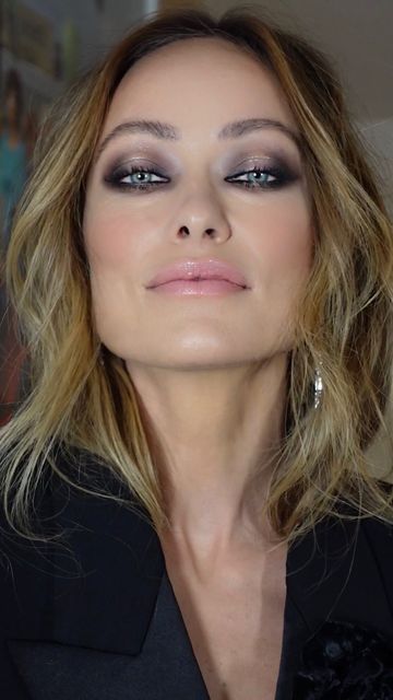 JO BAKER on Instagram: "O L I V I A • W I L D E 🇬🇧 Charcoal Smokies with greased lids on #oliviawilde for the premiere of #babylon on Thursday night in LA ⚡️ Style @karlawelchstylist Hair @mararoszak Makeup by me #jobakermakeupartist 💋 #smokeyeyes #makeupoftheday #makeup #makeupartist" Celebrity Smokey Eye Makeup, French Smokey Eye, Brunette Hair Makeup Looks, Jo Baker Makeup, Lived In Makeup, Smokey Grey Eye Makeup, Purple Smoky Eyes Makeup, Smoky Eyeshadow For Blue Eyes, Smokey Eye Makeup For Hooded Eyes