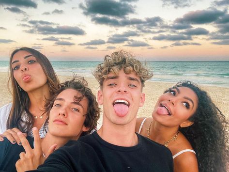 NOW UNITED on Instagram: “Happy Monday from the beach!! - SABINA 🇲🇽 NOAH 🇺🇸 JOSH 🇨🇦 ANY 🇧🇷” Double Dates Aesthetic, Enchanted Prince, Simon Fuller, Double Dates, Josh Beauchamp, Noah Urrea, Eyes On The Prize, Now United, My Favorite Image