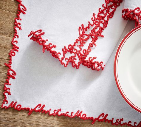 Embroidery Napkins, Bar Napkins, Napkin Rings Diy, Christmas Dinner Party, Embroidered Napkins, Thanksgiving Table Settings, Christmas Napkins, Christmas Placemats, Christmas Tablescapes