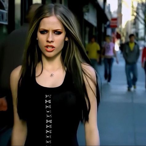 Avril Lavigne World (@avrillavigneca) posted on Instagram: “‘Don’t Tell Me’ by @avrillavigne was released 17 years ago today as the first single from Under My Skin. iconic🖤” • Mar 1, 2021 at 4:47pm UTC Avril Lavigne Style, The Best Damn Thing, Best Instagram Photos, Punk Princess, Under My Skin, Fashion Icons, Avril Lavigne, Music Fashion, Gothic Outfits