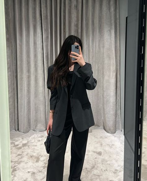 All Black Aesthetic, Outfit Mirror Selfie, School Photoshoot, Muslimah Photography, Fancy Fits, Friendship Photoshoot, Black Look, Business Outfits Women, Saree Blouse Designs Latest