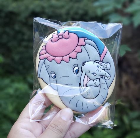 Dumbo Cookies, Dumbo Birthday Party, April Baby Shower, Baby Ruth, Girl Shower Themes, Elephant Shower, Disney Theme Party, Disney Baby Shower, Bridal Shower Cookies