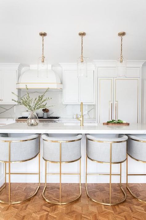 Glam Kitchen, Chirstmas Decor, Desain Pantry, White Kitchen Island, White Kitchen Design, Gold Kitchen, Remodel Kitchen, Transitional Kitchen, Kitchen Marble