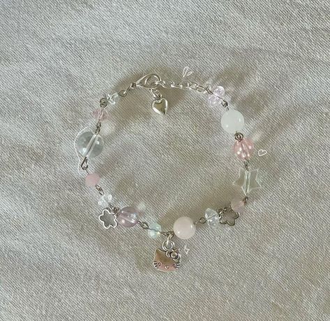 Sanrio Beaded Bracelet, Hello Kitty Beaded Bracelet, Hello Kitty Bracelet Ideas, Hello Kitty Bead Bracelet, Pinterest Bracelets, Hello Kitty Matching Bracelets, Hello Kitty Bracelets, Bracelet Hello Kitty, Wire Charms