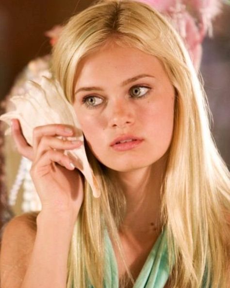 Aquamarine Movie, Joanna Levesque, Sara Paxton, No Ordinary Girl, H2o Mermaids, Coconut Dream, Mermaid Aesthetic, Super Mario Brothers, Ordinary Girls