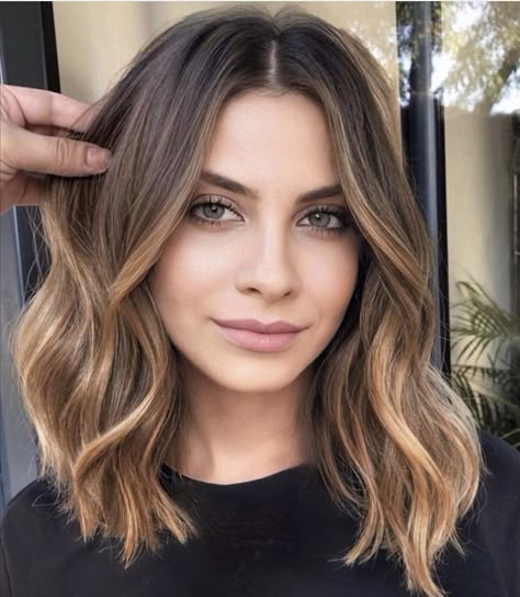 Brown Wavy Hair, Short Wavy Haircuts, Wavy Haircuts, Haircuts For Wavy Hair, Brown Hair Balayage, Hair Balayage, Short Wavy Hair, Haircut Hairstyle, Haircut And Color