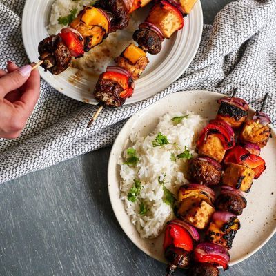 Kick your summer meals up a notch and fire up the grill. The grill isn’t just for meat. You can make some top notch plant based dishes. These vegan tofu kabobs are a great plant based version of the cult classic: chicken kabobs. I will be the first to admit, no one makes kabobs as...Read More Tofu Kabobs, Sailor Bailey, Plant Based Meal, Dairy Free Recipes Easy, Easy Healthy Lunch Recipes, Cooking Tofu, Plant Based Recipes Dinner, Dairy Free Dinner, Vegan Tofu